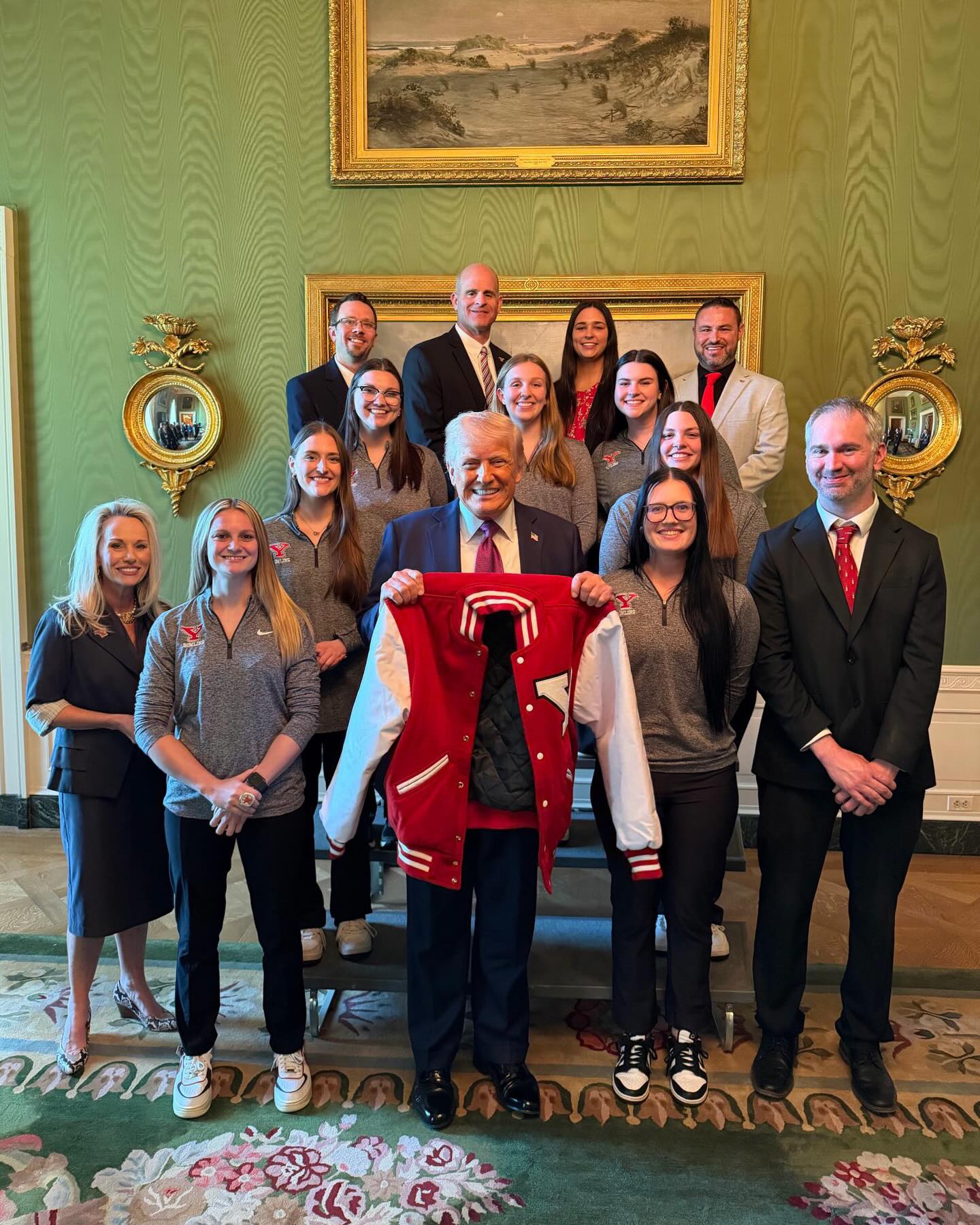 The opportunity of a lifetime 🏆🇺🇸

We celebrated our 2025 National Championship at the White House with @potus yesterday! We were proud to represent our university and community while adding another cherished moment in our program’s history.

#GoGuins #ForThePlot