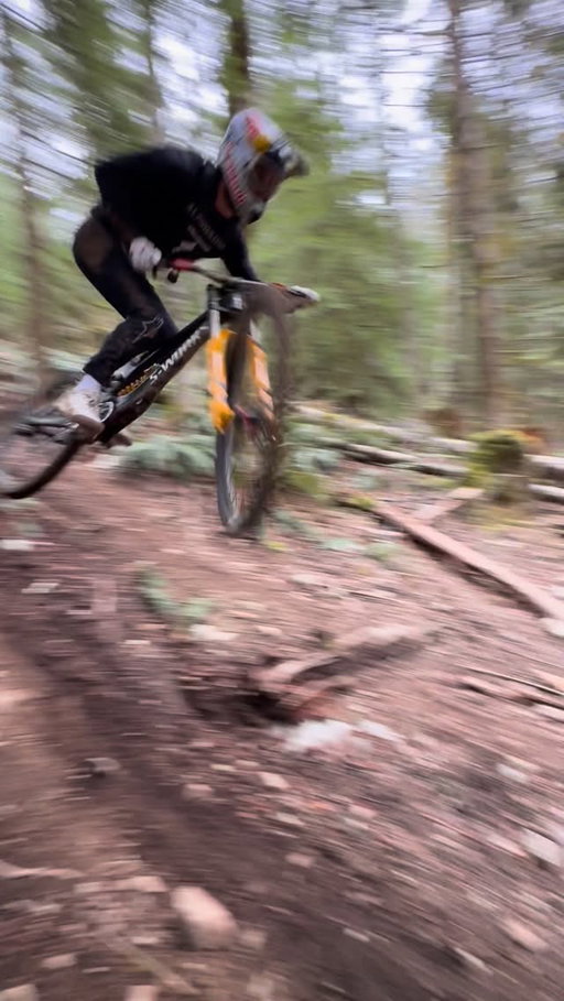 Silky smooth through the chop on my Demo 11 👌🏼

@iamspecialized 
#demo11
