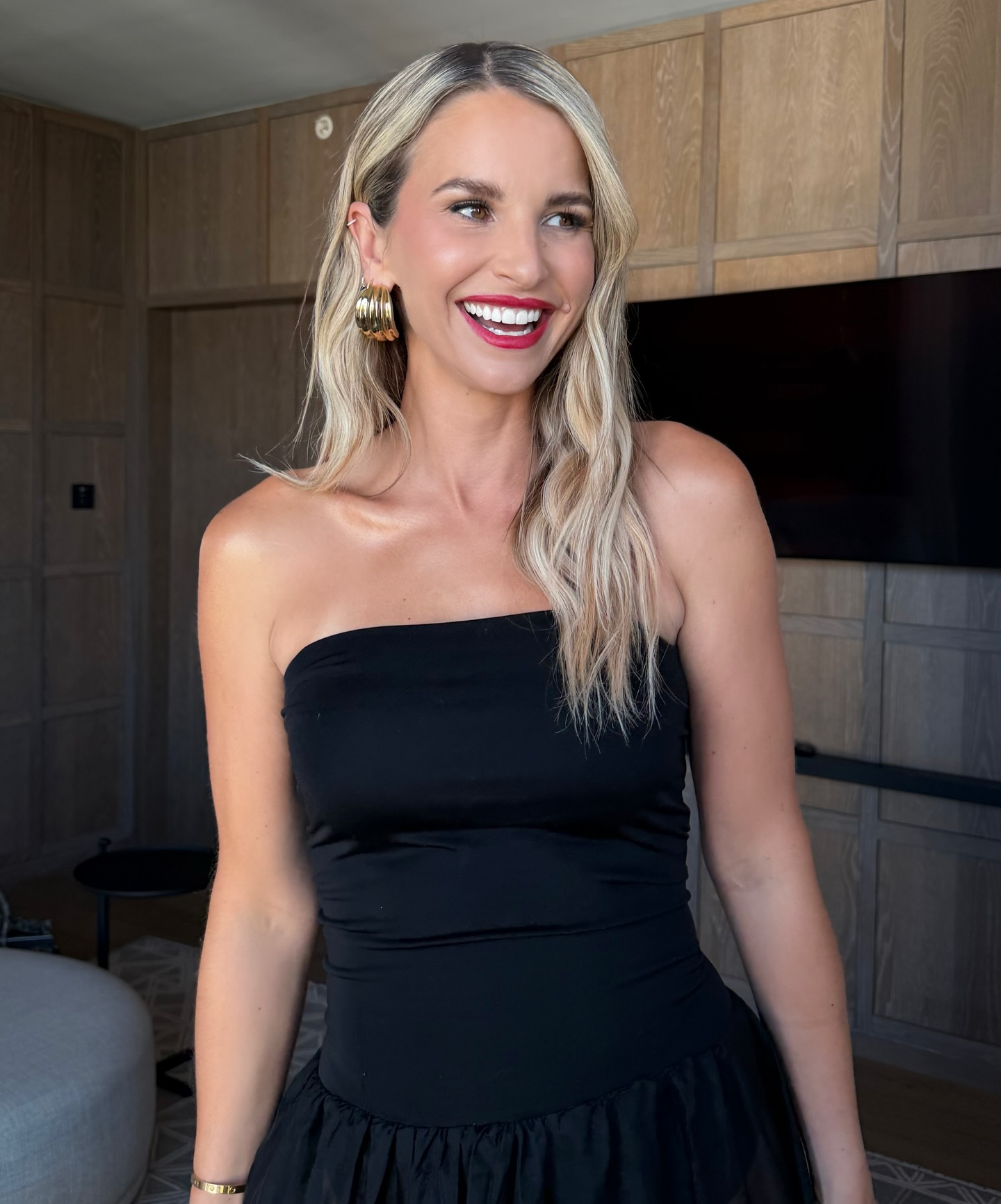 The Devil Wears Prada 2 premier calls for a red lip! ❤️‍🔥

Hair @hadleyyatessalon 
Makeup @abkmakeup 
Styling @corinagaffey 
Dress @worme__ 
Hotel @thelondoner