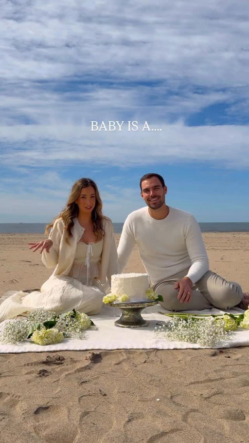 BABY IS A…..💙🩷💙🩷💙🩷