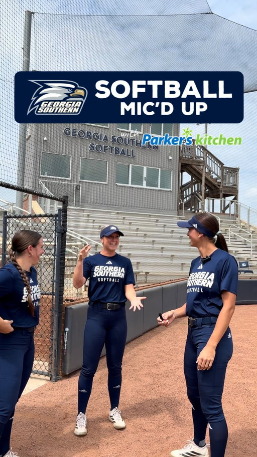 Mic’d up at @gsathletics_sb practice 🎤🥎 Del’s asking the important questions and GSU Softball did not disappoint 👀 #GATA #HailSouthern #GSUSoftball