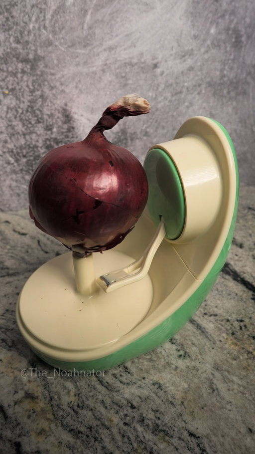 You've Been Peeling Onions Wrong #lifehace #diy #satisfying