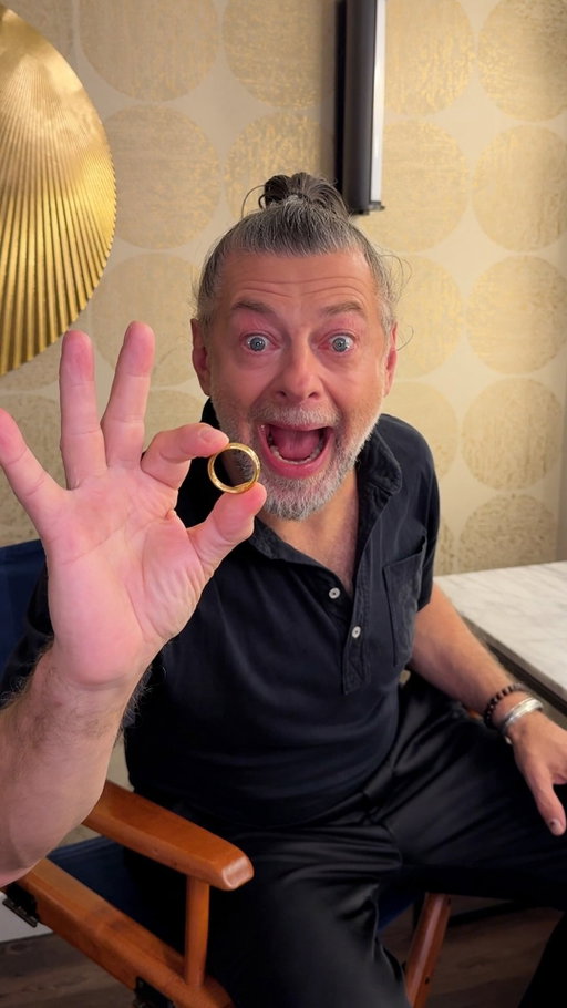 WHERE IS @andyserkis’s RING!

#Colbert #AndySerkis #LOTR #Gollum