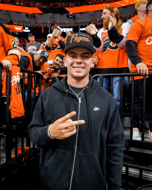 @cooperdejean of the @philadelphiaeagles is in the house tonight!!! 🦅 #StanleyCup 

🇺🇸: @nhlontnt
🇨🇦: @sportsnet & @tvasports