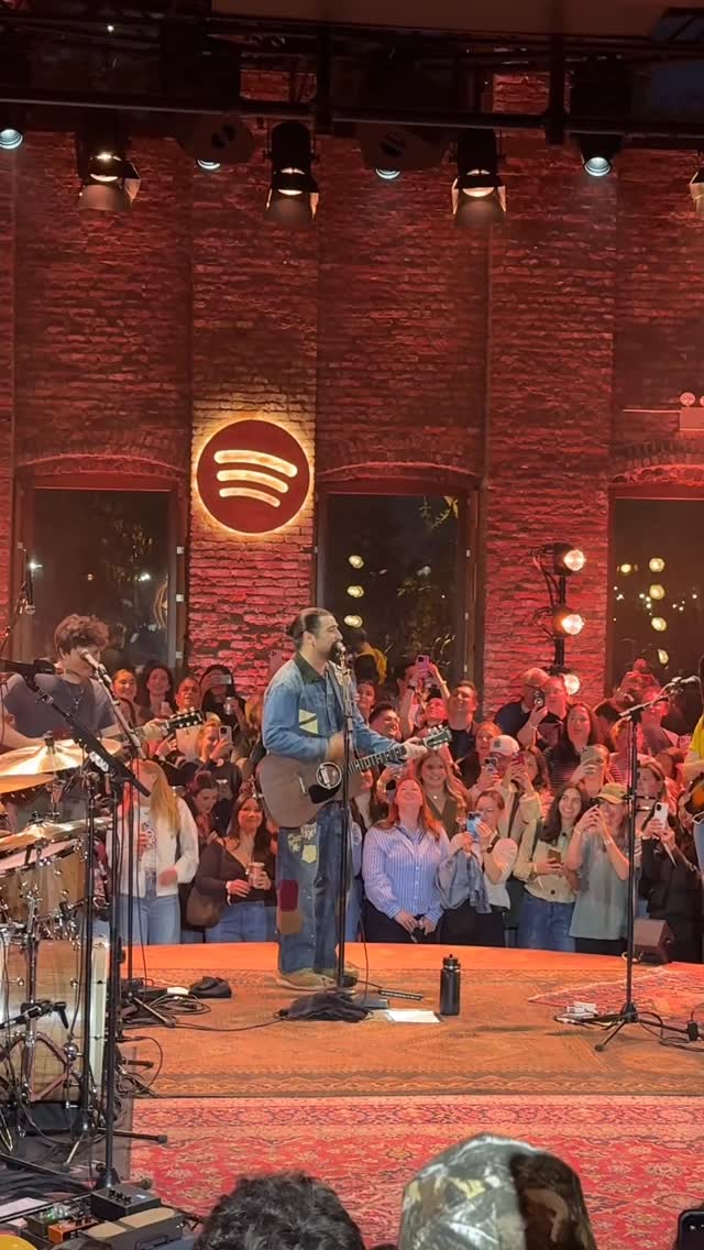 Noah Kahan brought the magic of The Great Divide to his top fans in NYC. 

Stream the new album on Spotify this Friday!