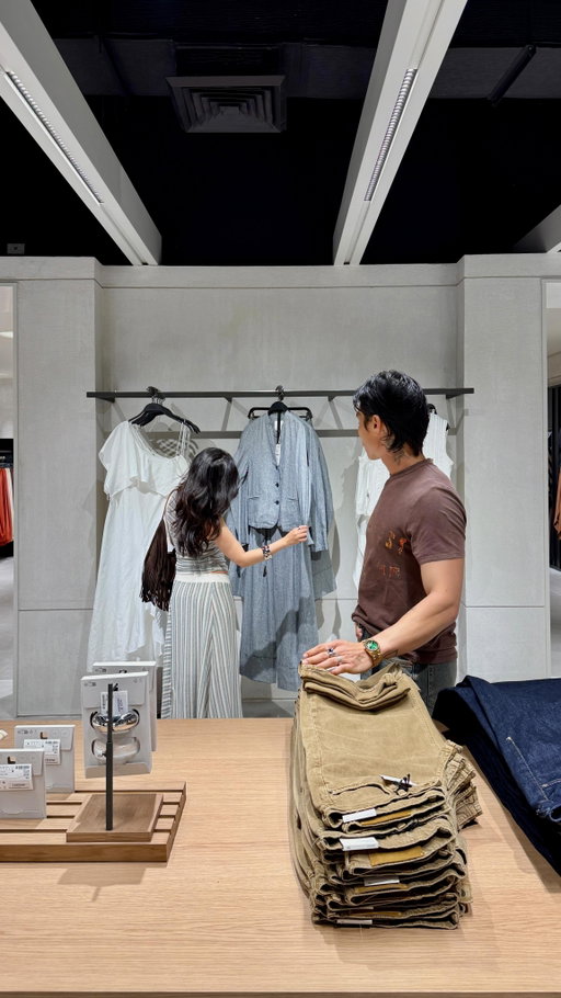 Where is the lie?🤡

Shopped at the newly opened store of ZARA at Alabang Town Center.