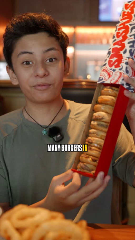 Only at @pinksmanilaofficial 
Just found these new thing: smashies. They’re like baby smash burgers! Absolutely loved the honey mustard with it. And of course, LA style hotdogs was a nice reminder of back home in California.