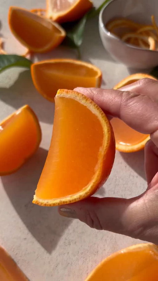 Let’s make healthy gummies with no added food colouring and preservatives and only with few ingredients in orange flavour 🍊

To make the same gummies 
1. In your juicer juice 4 oranges (I used tangelos) , small piece of ginger and 5 strawberries. 
2. Bloom gelatine in water by combining 1 cup gelatine in 2 cups of water. 
3. Transfer 600ml of juice to a pot and heat until warm 
4. Add bloomed gelatine and continue stirring until smooth uniform consistency. 
6. Fill up shell of orange halves 
7. Place in a fridge for 4-5 hours 

Enjoy 🍊🍊🍊

.
.
#gummie #healthygummies #snack #healthysnacks #kidssnacks glutenfree