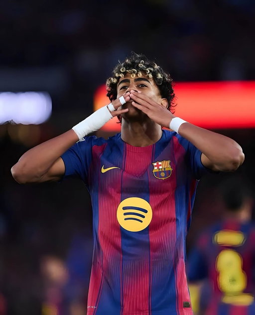 Esta lesión me deja fuera del campo en el momento que más quería estar, y duele más de lo que puedo explicar. Duele no poder luchar con mis compañeros, no poder ayudar cuando el equipo me necesita. Pero creo en ellos y sé que van a dejarse el alma en cada partido.

Yo estaré ahí, aunque sea desde fuera, apoyando, animando y empujando como uno más. Esto no es el final, es solo una pausa. Volveré más fuerte, con más ganas que nunca, y la próxima temporada será mejor.

Gracias por los mensaje y Visca el Barça.💙❤️