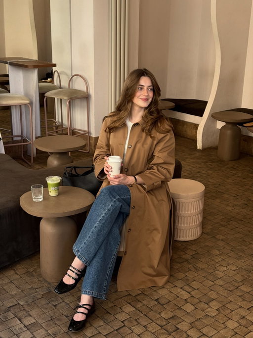 my version of a spring uniform: a classic trench, denim and of course coffee in hand 
Full outfit from @despetitshauts 
Publicité