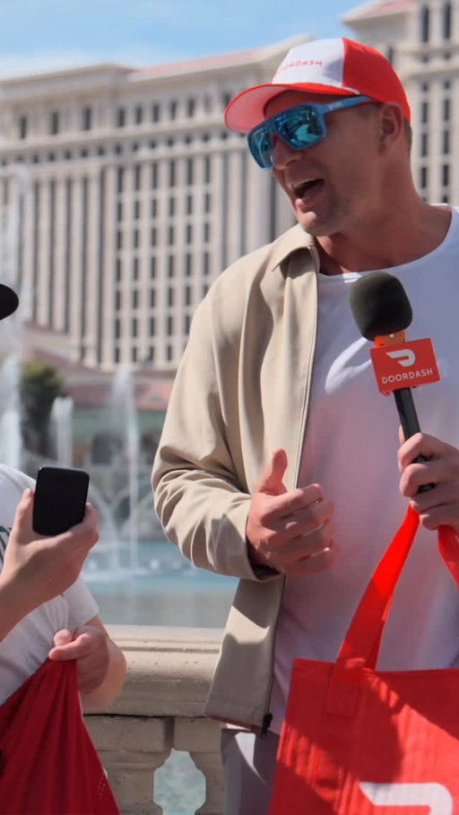 @gronkbeach WrestleMania presented by @doordash was absolutely insane🔥  So glad we got to hook fans up on the Strip with DoorDash gift cards + free tickets to the party of the year.

It was like partying back in the good ole days!!