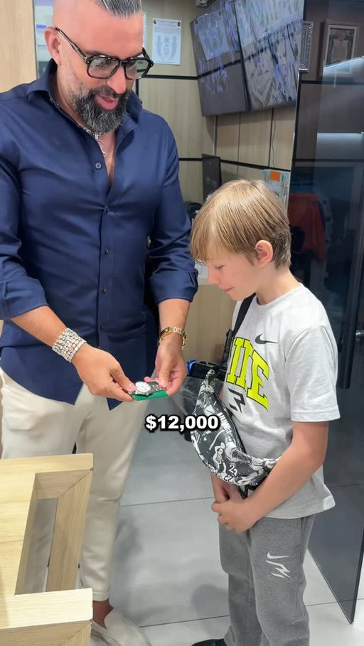 YOUNG HUSTLER 😎🤑👀

#watch #watchcollector #jewelry #watchmania #viral