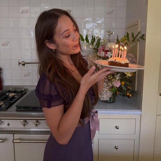 bday girl with her carrot cake 🥕🦢 thank you for all the kind wishes!!!