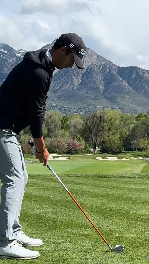 Stinger up the slot to the 290 yard par 4. #goutes @palaciosgabriel1