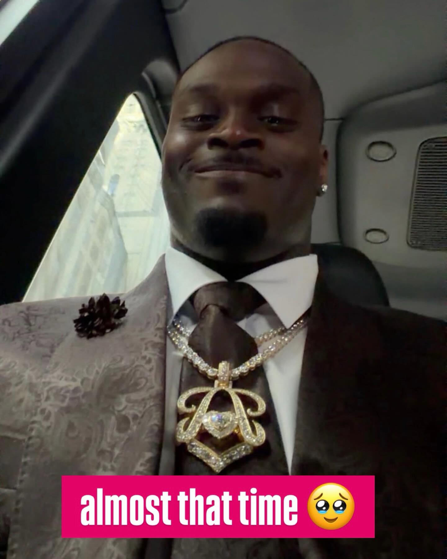 Jeremiyah Love on his way to the red carpet 🥹 @jeremiyahlove
