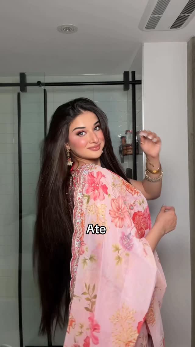 Desi fit on the CAFA Red Carpet with @lorealparis 💋🫦
 
 
 
 
 
 
 
 #transition #desigirl #saree #mtl #pakistani @lashkaraa