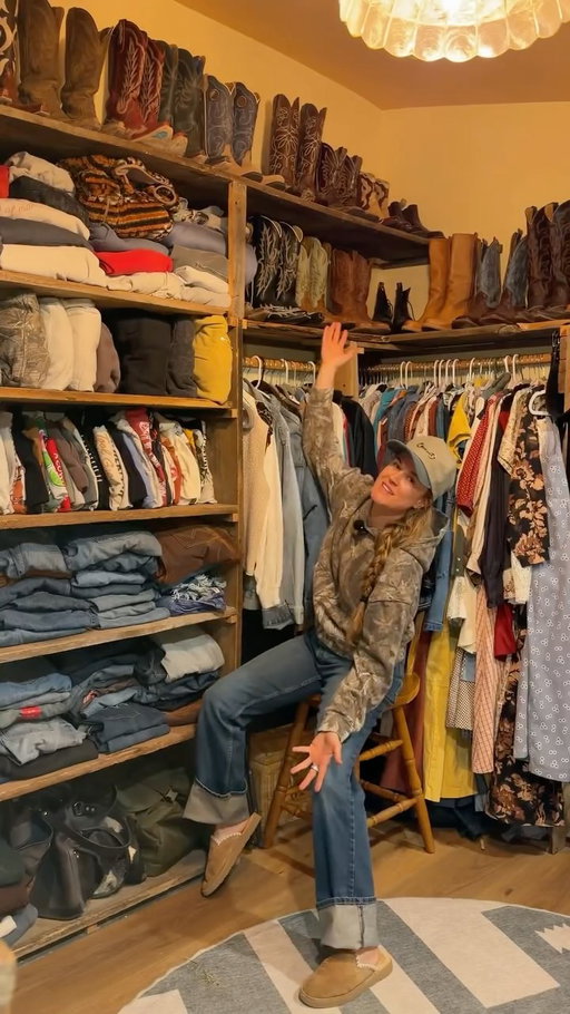 #ad clearing out pieces i’ve loved but don’t wear enough anymore, so they can be new again for someone else. follow my @vinted profile @ steadyrein, my listings just went live!! start selling on Vinted too, the app is free to download and sellers don’t pay selling fees