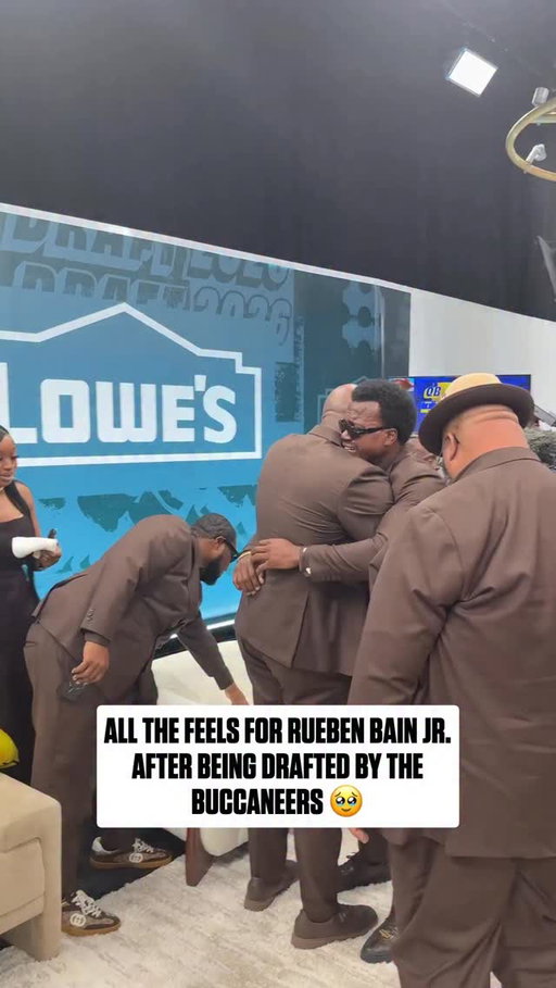 look how much it means to @ba1nnn ❤️

NFL Draft on NFLN/ESPN/ABC
Stream on @NFLPlus