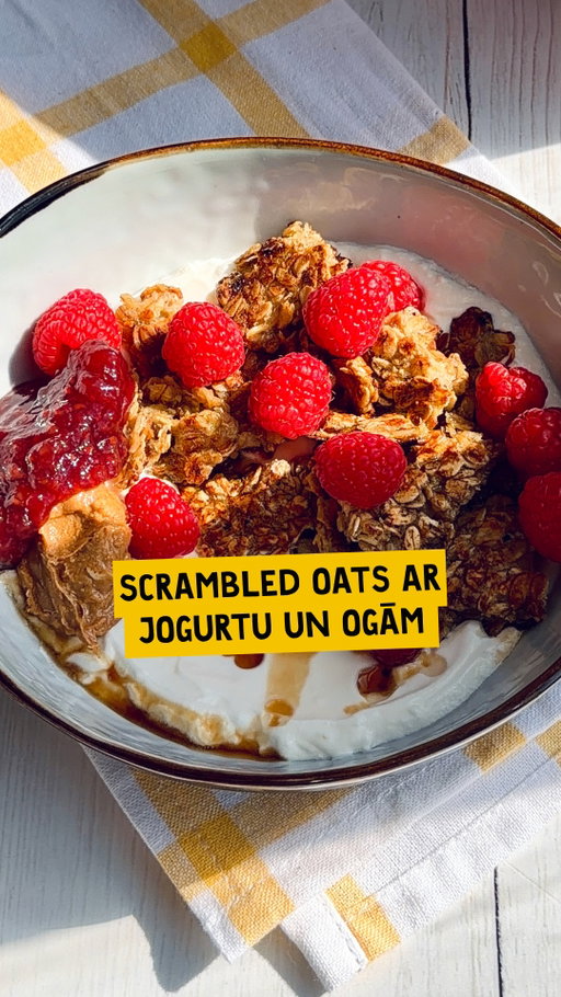 Vai esi pamēģinājis pagatavot scrambled oats jeb kulteni no auzu pārslām? 🥣 Vidusceļš starp pankūkām un putru, kā arī ļoti garšīgs klasisko auzu pārslu variants. Zemesriekstu sviests un banāns iedos saldumu, bet avenes un jogurts – patīkamu svaigumu. Izmēģini nākamajās brokastīs! ✨