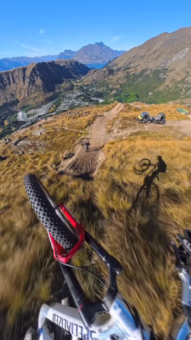 practice laps don’t get much better than this 🤤

Get ready for @naturalselectionbike, coming to you May 5 on RBTV or Red Bull Bike YouTube at 11am PDT | 8pm CEST 🔥👊

#pov #naturalselection #mountainbike #bikelife #freeride