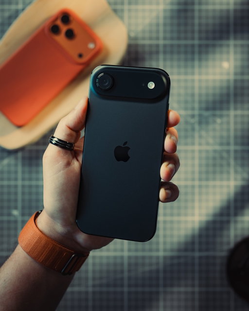 iPhone Air 2? 🫪

Buongiorno ragazzi, secondo voi a settembre uscirà anche la nuova versione di iPhone Air? Secondo me se dovesse essere più performante dal lato fotocamera sarebbe fantastico.

Provate ad immaginare di avere su uno smartphone così sottile una forma più performante, le foto in formato RAW senza dover scaricare alte app e magari Apple log! 

Secondo me così diventerebbe mooolto più attraente della prima versione.🤩🤩

Cosa ne pensate?
#iphoneair #wallpaper #appleproducts #iphone #techcommunity