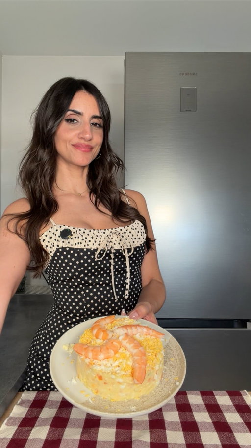 Ensaladilla de langostinos 🦐

Me encanta la ensaladilla en todas sus versiones, pero creo que esta es una de mis favoritas 😍

🗒️ INGREDIENTES:
-Patatas
-Zanahoria
-Huevos
-Langostinos cocidos
-Cebolla
-Algún encurtido como pepinillos, alcaparras, piparras… (el que más te guste, incluso todos si lo prefieres)
Para la mayonesa:
-1 huevo
-200ml de aceite de oliva suave (o el que quieras)
-Sal
-Opcional un diente de ajo

#recetascaseras #ensaladilla #langostinos #recetasfaciles #cocinaespañola