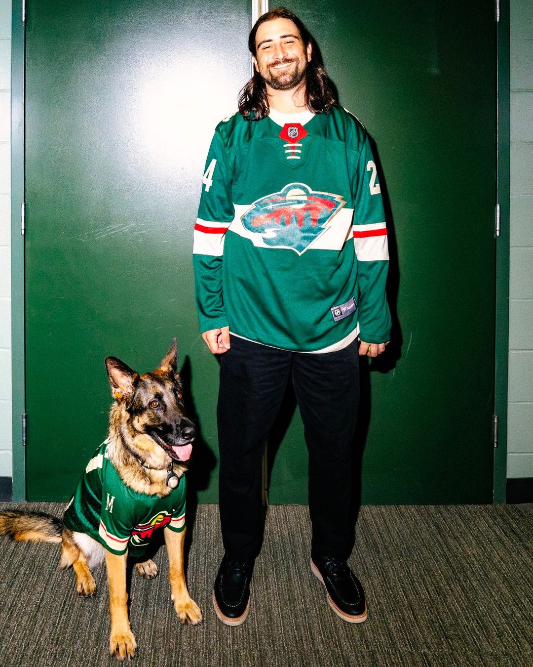 We’ve inched ourselves across The Great Divide to share that @noahkahanmusic's new album is out! 🎶

Here are some of our favorite Noah Kahan memories to celebrate! 🐛🍁🐞🍂

(📸: @noahkahanmusic)