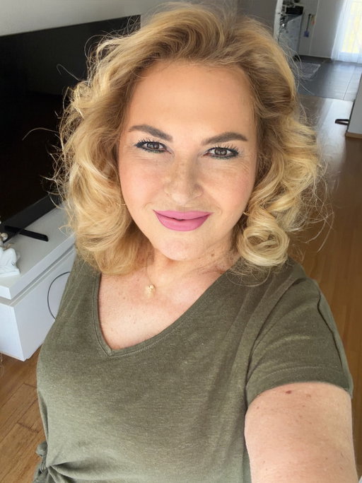Ne istiyorsanız onun hayalini kurun.
Gitmek istediğiniz yere gidin.

Olmak istediğinizi olun.

Çünkü sadece bir hayatınız var.

Ve bütün yapmak istediklerinizi yapmak için sadece bir şansınız....!