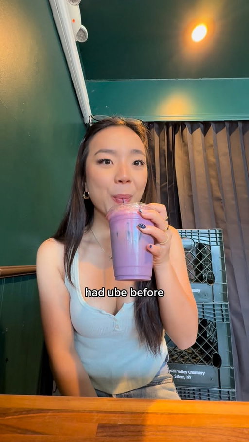 Back in one of my favorite neighbors to eat!! Bukas Cafe has been on my list for a few months now and the drinks here are PHENOMENAL. Also all the food and baked goods are great too. Definitely get the adobo jalapeño melt, the Bukas na or Ube Eclipse and some mochiiii!!! 

Their team is the best💕

#filipinofood #bukascafe #elmhurst #elmhurstfood #phillipines