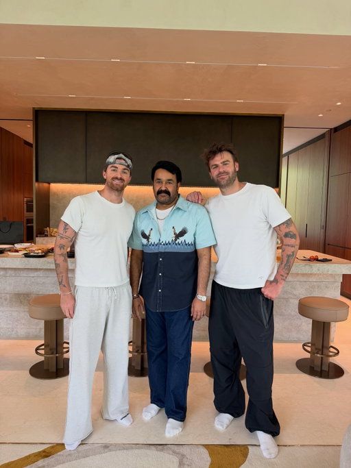 Made a new friend before our show in Dallas @mohanlal