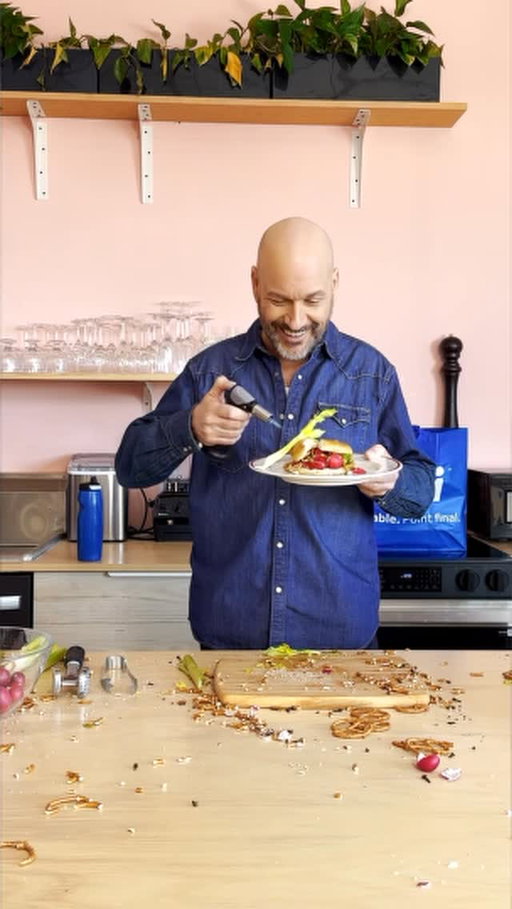 Les séries, c’est stressant. Et comme cuisiner, ça relaxe, Martin vous propose sa recette préférée des séries. 🏒