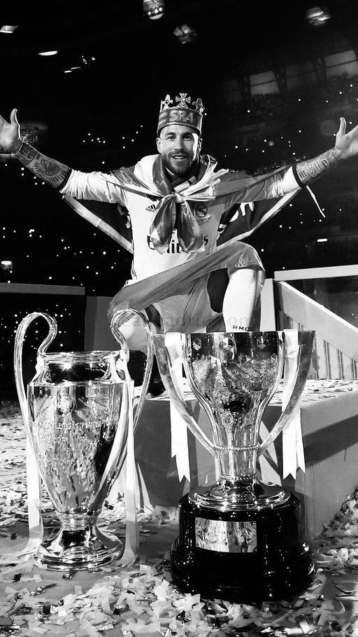 💀🇪🇸

Sergio Ramos es un futbolista español nacido el 30 de marzo de 1986 en Camas, Sevilla. Se ha destacado como uno de los mejores defensores del mundo, conocido por su liderazgo, habilidades defensivas y capacidad para marcar goles en momentos clave. Comenzó su carrera profesional en el Sevilla FC, donde rápidamente se hizo un nombre y despertó el interés de clubes importantes, lo que le llevó a fichar por el Real Madrid en 2005.

Durante su etapa en el Real Madrid, Ramos se convirtió en un ícono del club, ganando numerosos títulos, incluyendo múltiples ligas de la UEFA y campeonatos de La Liga. Su estilo de juego agresivo y su capacidad para anotar goles de cabeza en situaciones decisivas le valieron el reconocimiento mundial. A lo largo de su carrera, también ha sido fundamental en la selección española, contribuyendo al éxito del equipo en la Eurocopa 2008, el Mundial 2010 y la Eurocopa 2012.

En 2021, Ramos dejó el Real Madrid y fichó por el Paris Saint-Germain (PSG), donde continúa su carrera a nivel internacional. Además de su éxito en el campo, es conocido por su trabajo filantrópico y su presencia en las redes sociales, lo cual ha contribuido a su imagen como una de las figuras más prominentes del fútbol contemporáneo. Su pasión por el deporte y su dedicación a mejorar continúan inspirando a fanáticos y jóvenes futbolistas por todo el mundo.

#sergioramos #viralreels #triple #españa #futbol