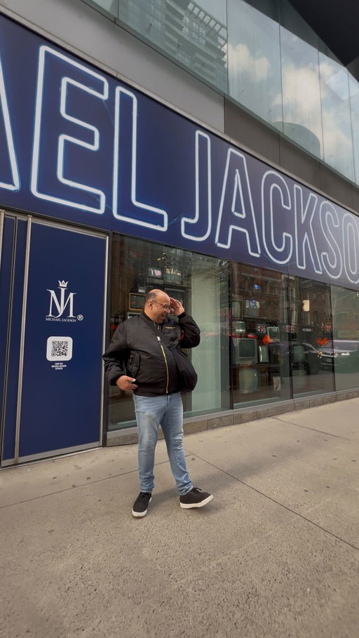 Michael Jackson Pop Up in Toronto! 🎤🎶❤️

📍350 King St W, Toronto
Sat 10am-10pm
Sun 10am-8pm

#michealjackson #torontopopup #torontotodo #michaeljacksonfans #michaelmovie