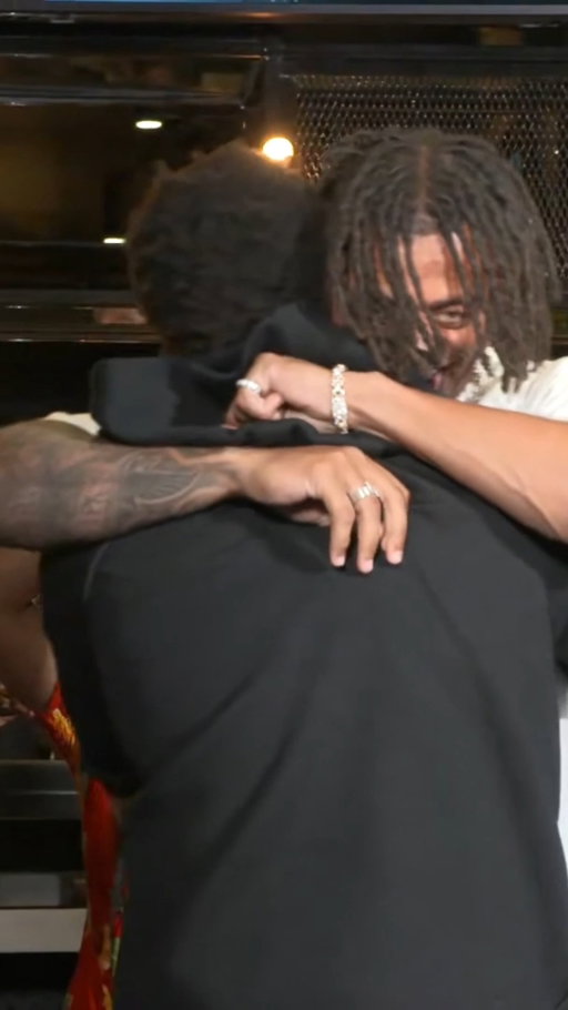 surreal moment to hug your brother and new teammate 🥹

NFL Draft on NFLN/ESPN/ABC
Stream on @NFLPlus