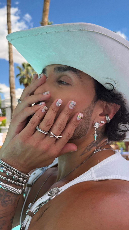 i think this might be my favorite set yet! 🤩 these were perfect for coachella this year. save this for your next nail appointment! 💅🏽

nails by @nailfiestudio 

#banglenails #nailart #shortnailinspo