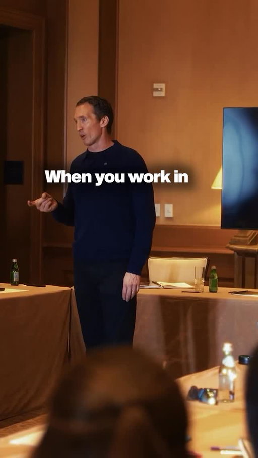 Elon Musk doesn’t measure days — he measures execution in 15-minute blocks.

That’s the difference.

While most people think in “busy days,” billionaire 
entrepreneurs think in focused sprints. Every 15 minutes has a purpose. 
Every block moves something forward.
It’s not about being busy — it’s about being intentional.
This is how real output gets built.

If you want to operate at a higher level, start looking at your time differently:

• Break your day into focused blocks
• Assign clear outcomes to each one
• Cut distractions without hesitation
• Track what actually gets done

High performers don’t leave their time up to chance.
They control it.

Follow for more real strategies on business, leadership, and how top entrepreneurs actually operate.