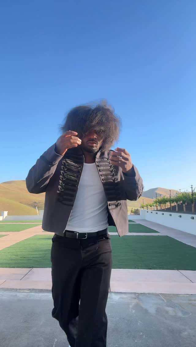 here thinking it’s the real Michael Jackson song who is 600 ?