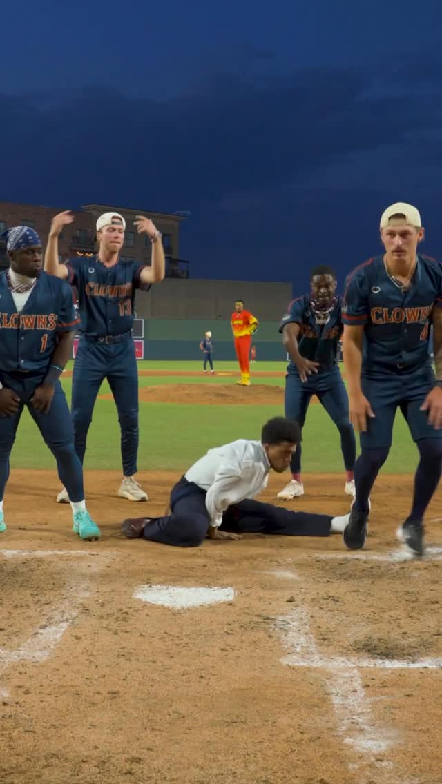 Your sign to go see the Michael Jackson movie 🕺

#indianapolisclowns #bananaball #michaeljacksonfans #dancingshoes