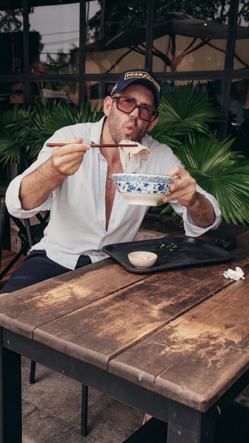 No voice over from me needed, old Anthony Bourdain perfectly describes how happiness can be bundled up in such a simple little package like this plastic chair plastic table and something delicious in a bowl washed down with a local lager. There is really nothing that could compare to Vietnamese hospitality in fact the meal that I’m having today was covered by the woman who sat next to me. Yeah nice hotels and fancy restaurants make a feature often on my Instagram but they will be a replacement for this! 📍 Phu Quoc