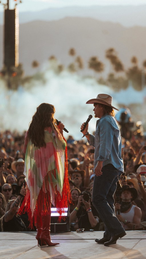 @ellalangleymusic 🤝 @theovon 

Watch the @amazonmusic livestream, only on @primevideo and @twitch

📷 @andybarron
