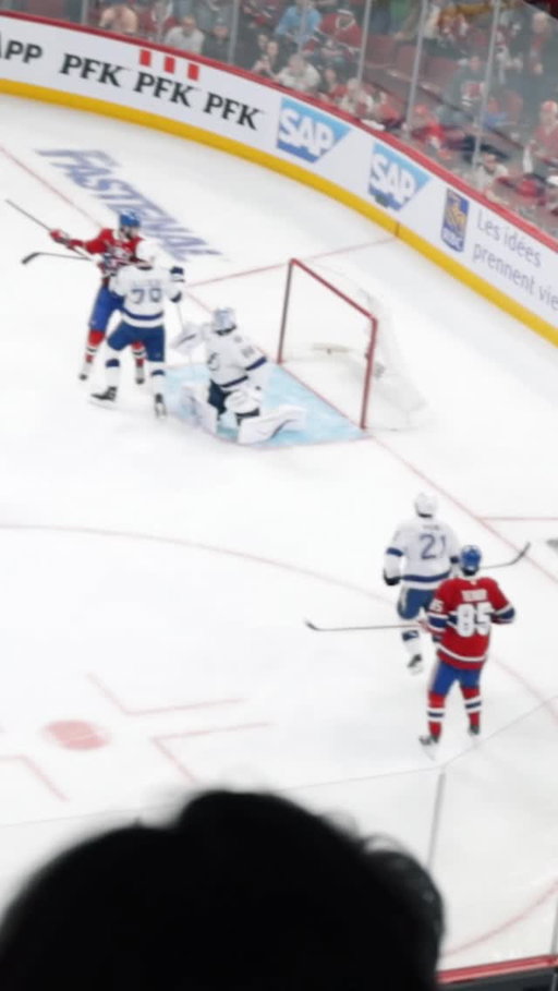 But de la victoire🔥

Game-winning goal🔥

#centrebell #canadiensmtl #hockey #goal #playoffs