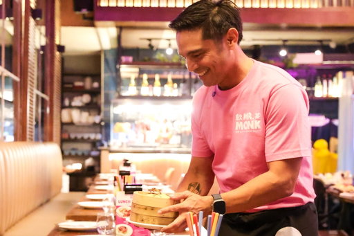 Had the chance to relive my waiter days at Mr. Monk, Eastwood—serving, sharing stories, and connecting over good food.

Thank you @viycortez, @heavenperalejo , @johnmarkgonn , and @kasen.eats family—Brian and Christina—for spending your time with us. From our dim sum and Chinese roasts to the new dishes—braised oxtail, roast beef, sweet & sour lapu-lapu, salted egg crabs, and ending on a sweet note with our cakes and ube maja… sobrang saya seeing you enjoy every bite. @mrmonkdimsum.roast 

Minsan, babalik ka talaga sa pinanggalingan mo—hindi para maulit, kundi para maalala kung bakit mo minahal.

Salamat sa tiwala. Until the next table.

#mrmonk #mrmonkdimsumandroast #mrmonkeastwood
