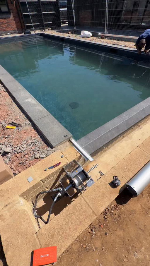 Nice cover installation on this new pool with @paragon_pool_covers 

#thep00lguy #hollayaboy #satisfying #swimmingpool #asmr
