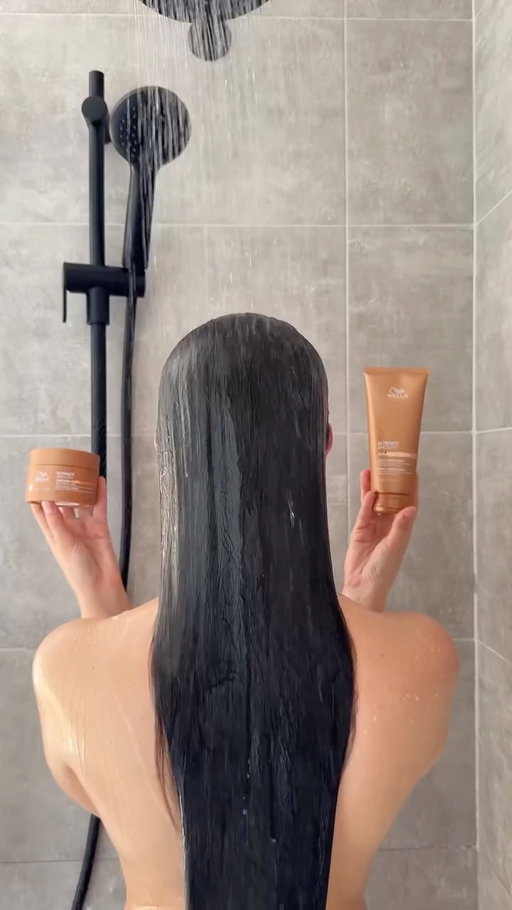 Plus de compliments sur mes cheveux récemment et ça vient de ma routine 🫧🌸

La gamme @wellahair Professionals Ultimate Smooth, formulée avec du squalane, des AHA et des Omega 9, rend mes cheveux plus lisses, brillants et sans frisottis.

J’ajoute le Ultimate Repair Miracle Hair Rescue pour réparer en 90 secondes, puis le Miracle Oil Serum pour le fini clean.

Disponible sur l’app Sephora Canada et Sephora.ca 

#WellaULTIMATESMOOTH #WellaCare #WellaUltimateExperience #WellaxSephora 

AD

@wella_canada
@sephoracanada