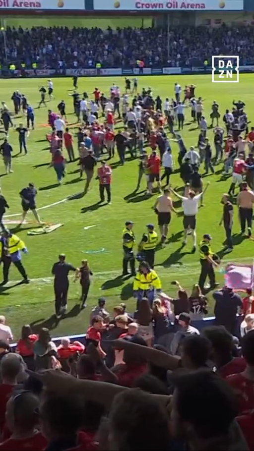 The moment York were crowned National League Champions 🏆

THEY ARE GOING UP! THEYAREGOINGUP!