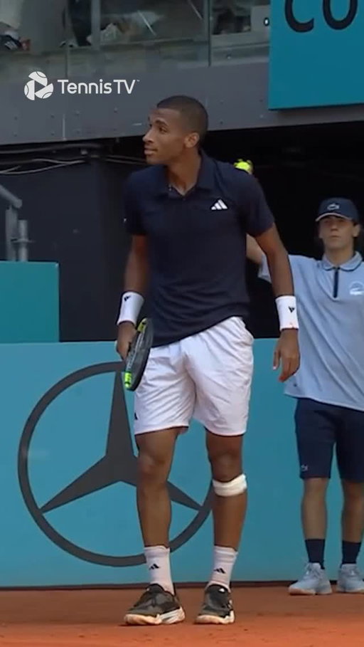 Efficient and brilliant 💎 Former finalist @felixaliassime is through to the third round in Madrid.

@mutuamadridopen | #MMOPEN