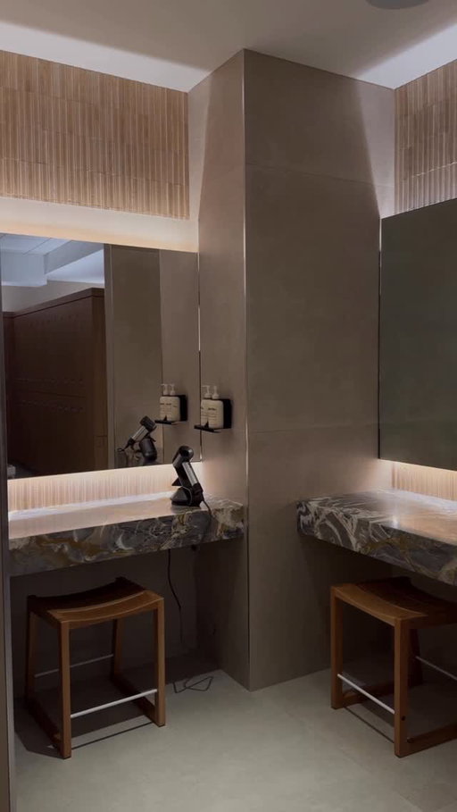 A look in to the newly renovated Women’s Locker Room at Equinox West Hollywood — a luxurious sanctuary equipped with Le Labo amenities, Dyson hot tools, upgraded showers, lockers, and grooming stations.

The Club of the Future is underway. Designed in collaboration by world-renowned artist @danielarsham and design studio @snarkitecture.