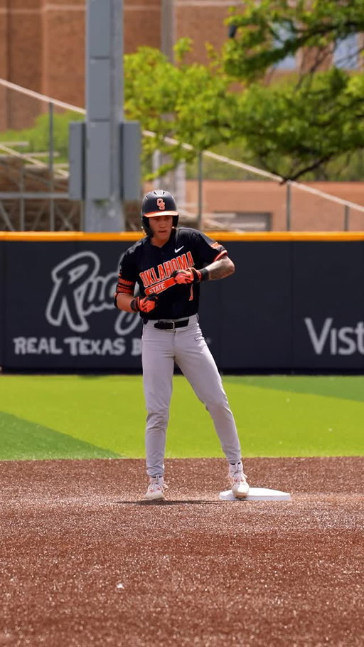 What’s the best part of a double? 
The 𝓬𝓮𝓵𝓮𝓫𝓻𝓪𝓽𝓲𝓸𝓷 🪩 

@brocktthompson with the RBI to get the scoring started

#GoPokes