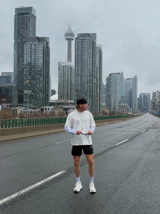 views from the gardiner 
 
 
 
 
#toronto #running