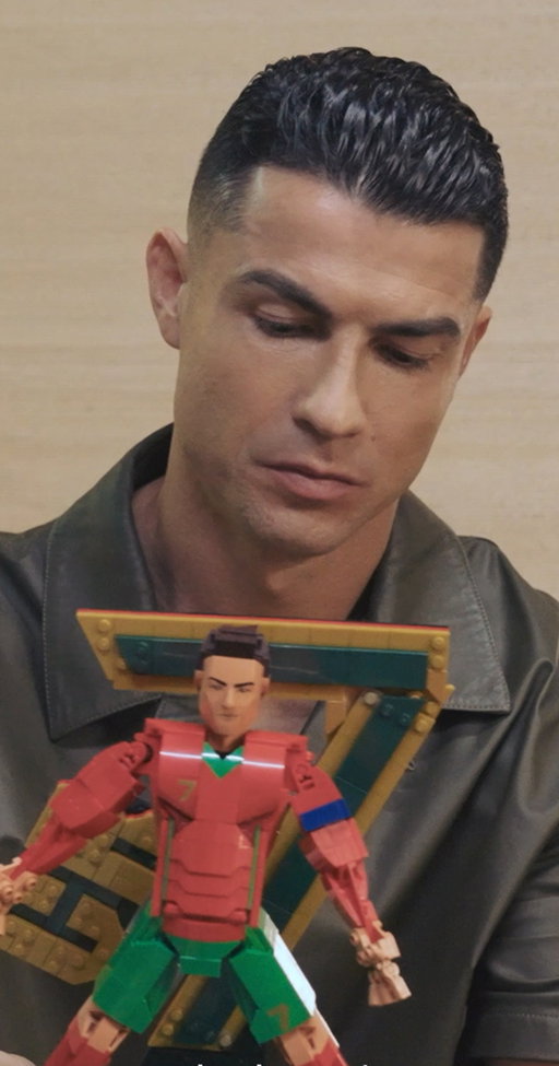 Cristiano Ronaldo meets... LEGO Cristiano Ronaldo! 🇵🇹🚲

#CR7 #LEGO #Football #LEGOFootball #EveryoneWantsAPiece